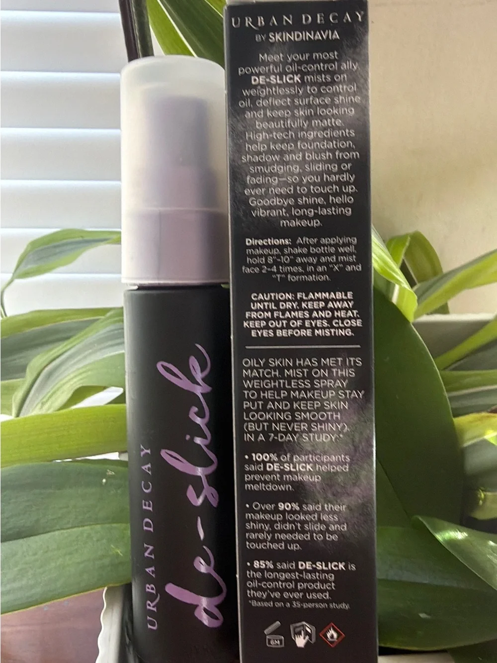 Urban Decay De-Slick Makeup Setting Spray — Black with Purple Accents